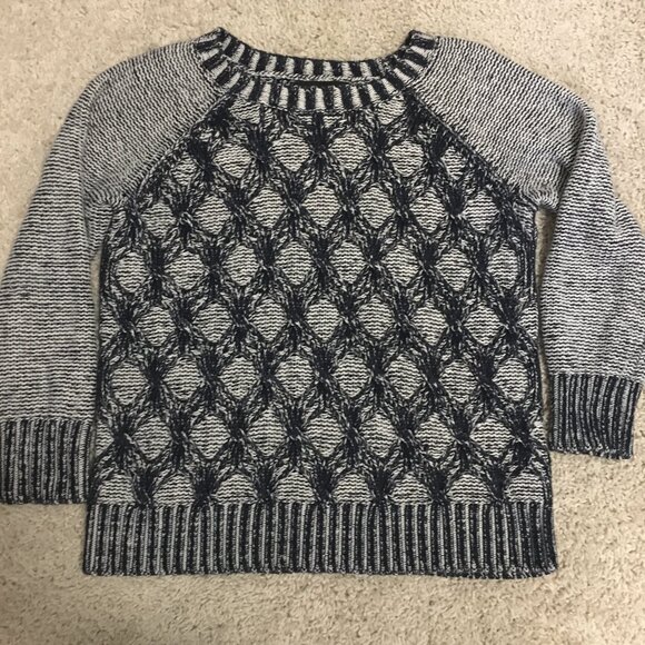 Banana Republic Cable Knit Cropped 3/4 Sleeve Sweater Top - Picture 3 of 13